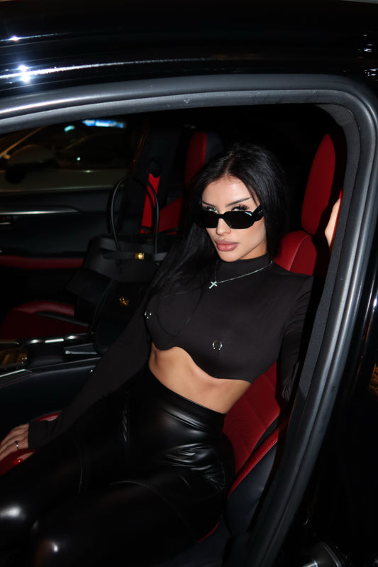 Černý crop top s push-up efektem